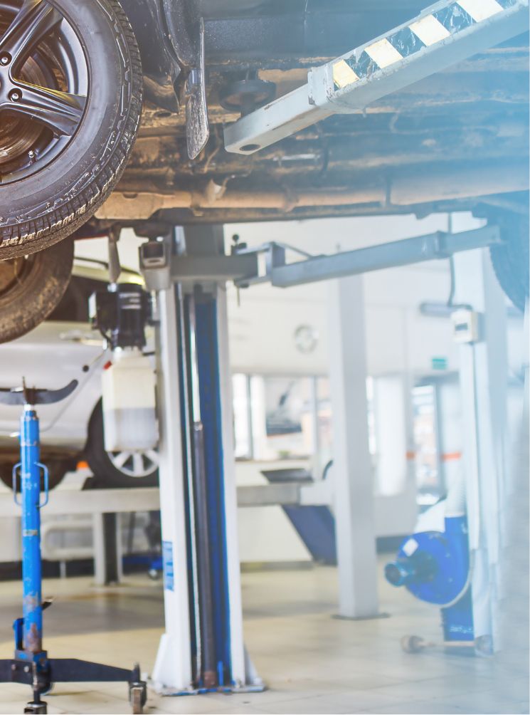 Vehicle on the frame machine for straightening at Largo Frame